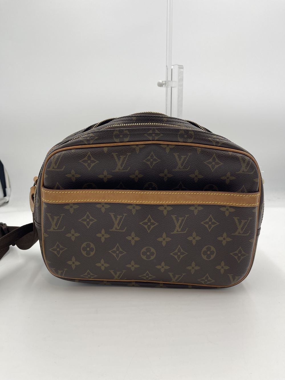 Louis Vuitton Monogram Reporter